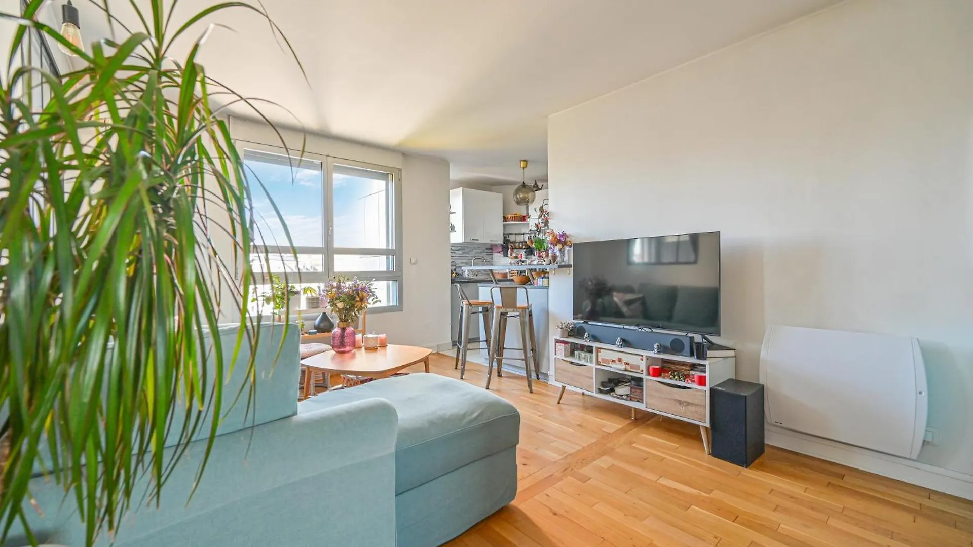 アパート Sunny & Quiet On Courtyard 1Br Appartment パリ フランス