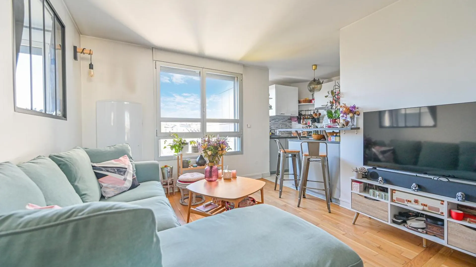 Sunny & Quiet On Courtyard 1Br Appartment Paris